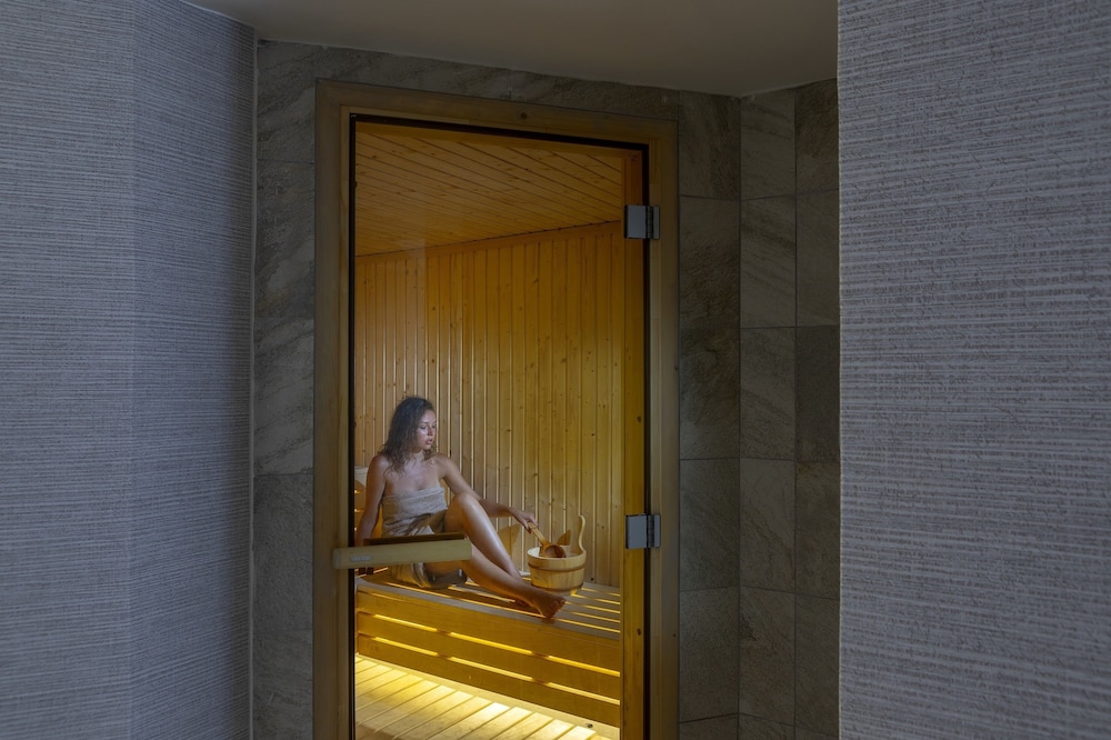 Leonardo Crystal Cove Hotel Spa By the Sea 38/64