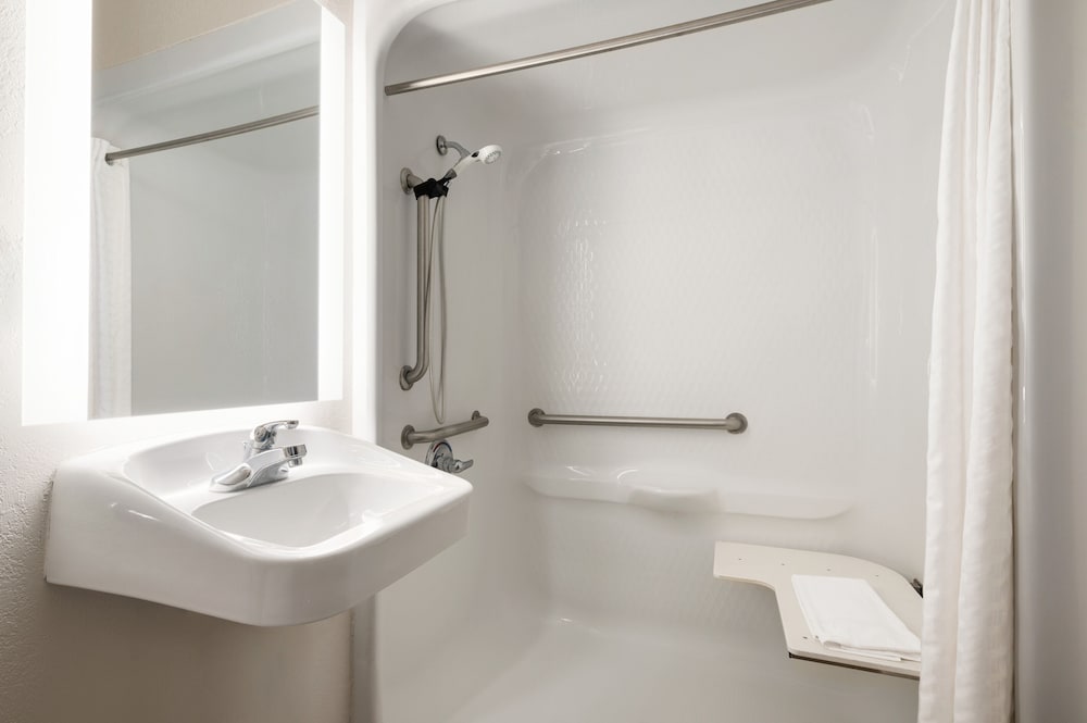 Candlewood Suites Watertown-Fort Drum 23/68