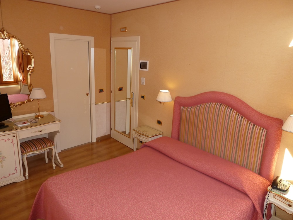 Hotel Olimpia Venice, BW Signature Collection 11/50