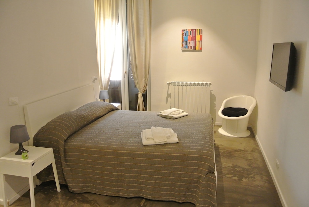 PALERMO ROOMS 16/42