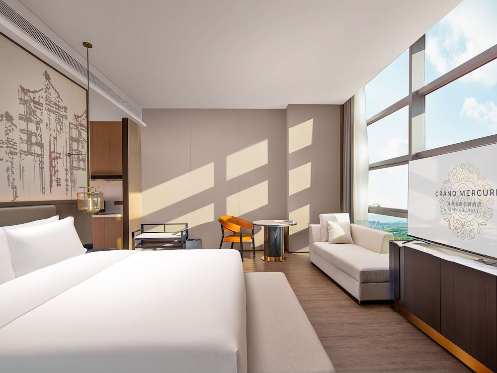 SUPERIOR, APARTMENT, KING BED