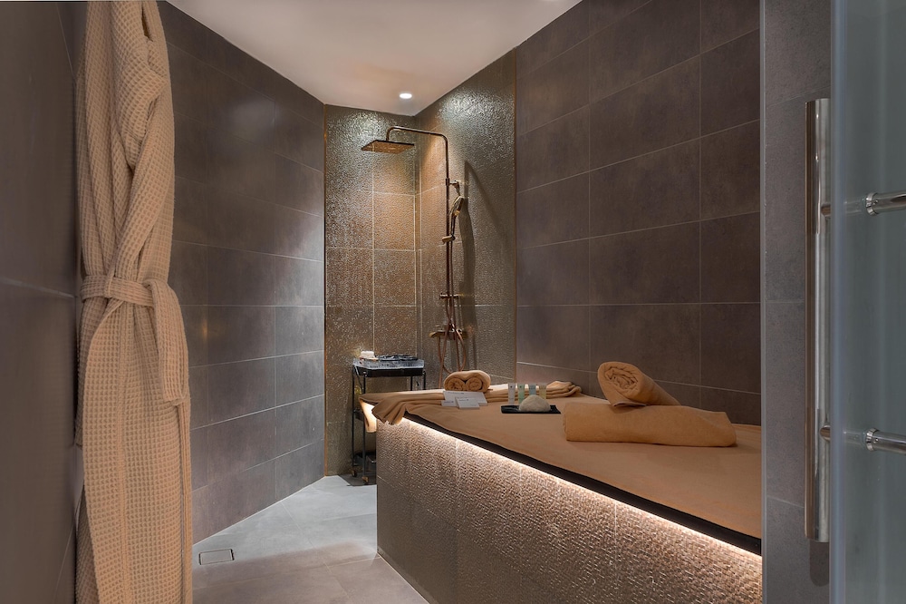 Radisson Blu Hotel Amman, Galleria Mall 49/50