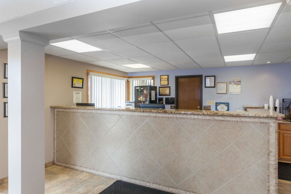 Super 8 By Wyndham Michigan City 6/27