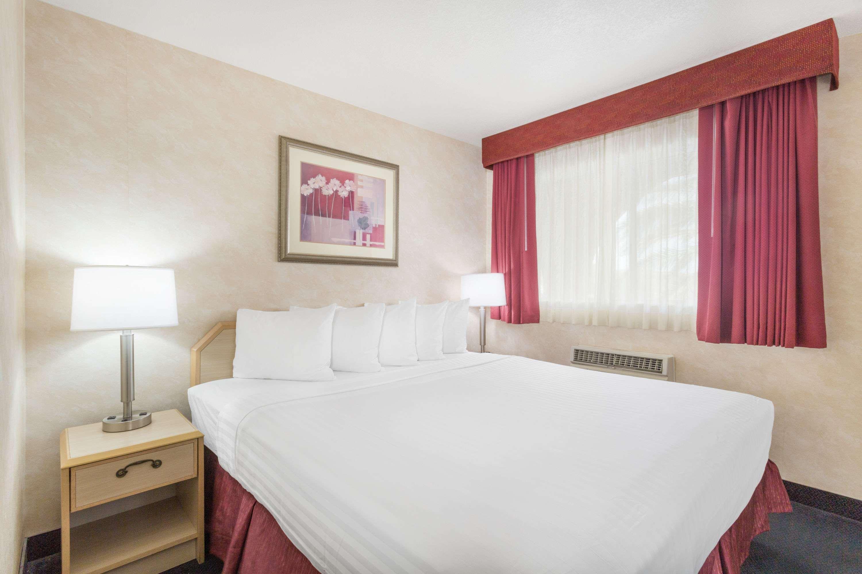 Room, Queen Bed, Accessible