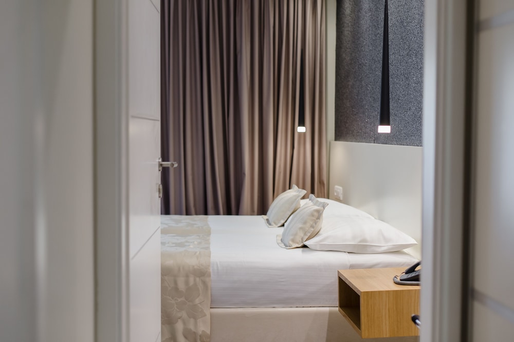 Lero Hotel 35/82