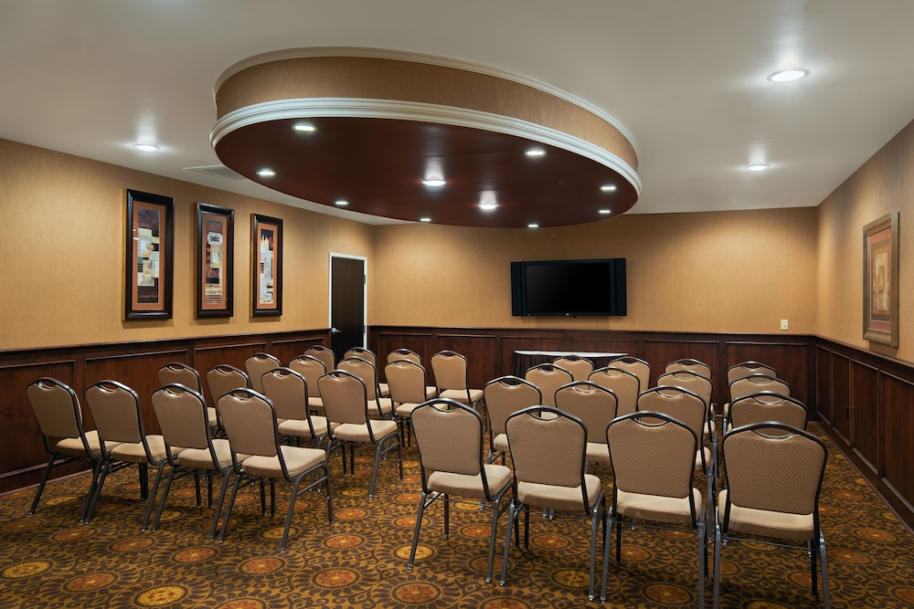 Oxford Suites Boise 37/39