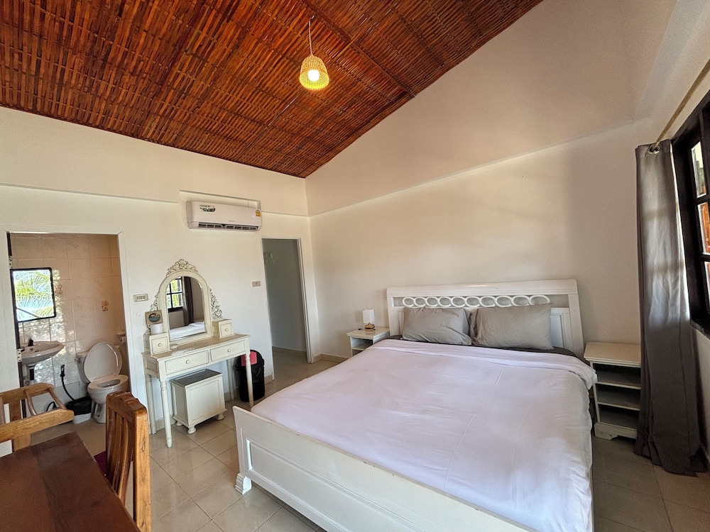 Cliff Cottage Resort 19/75