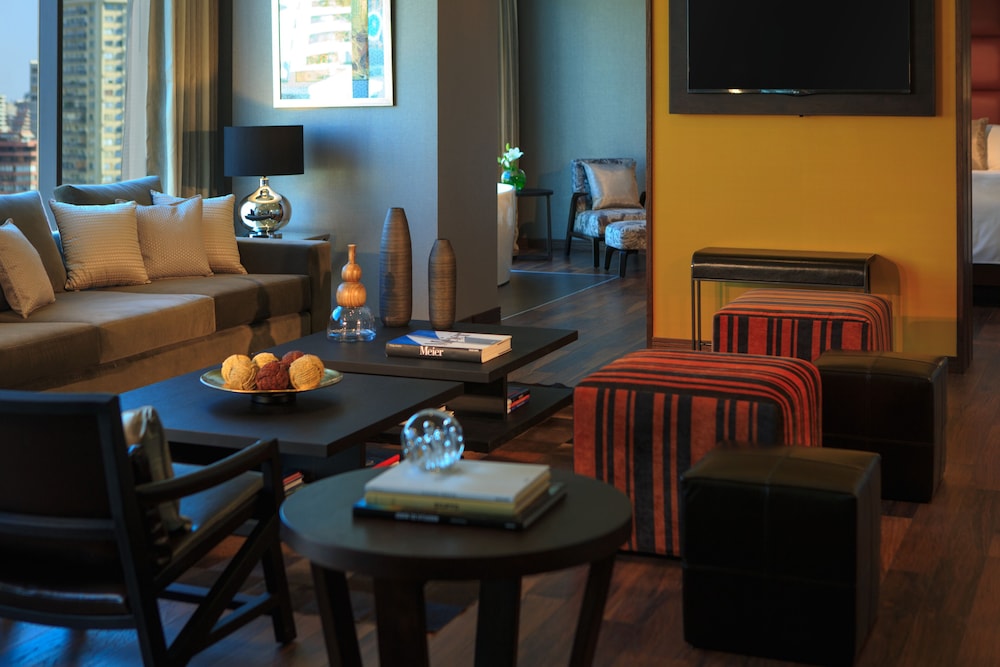 Renaissance Santiago Hotel 56/62