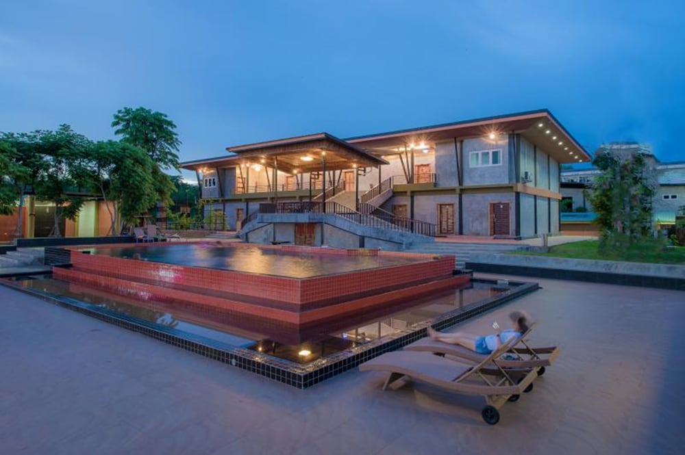 Riverpool Resort 3/50