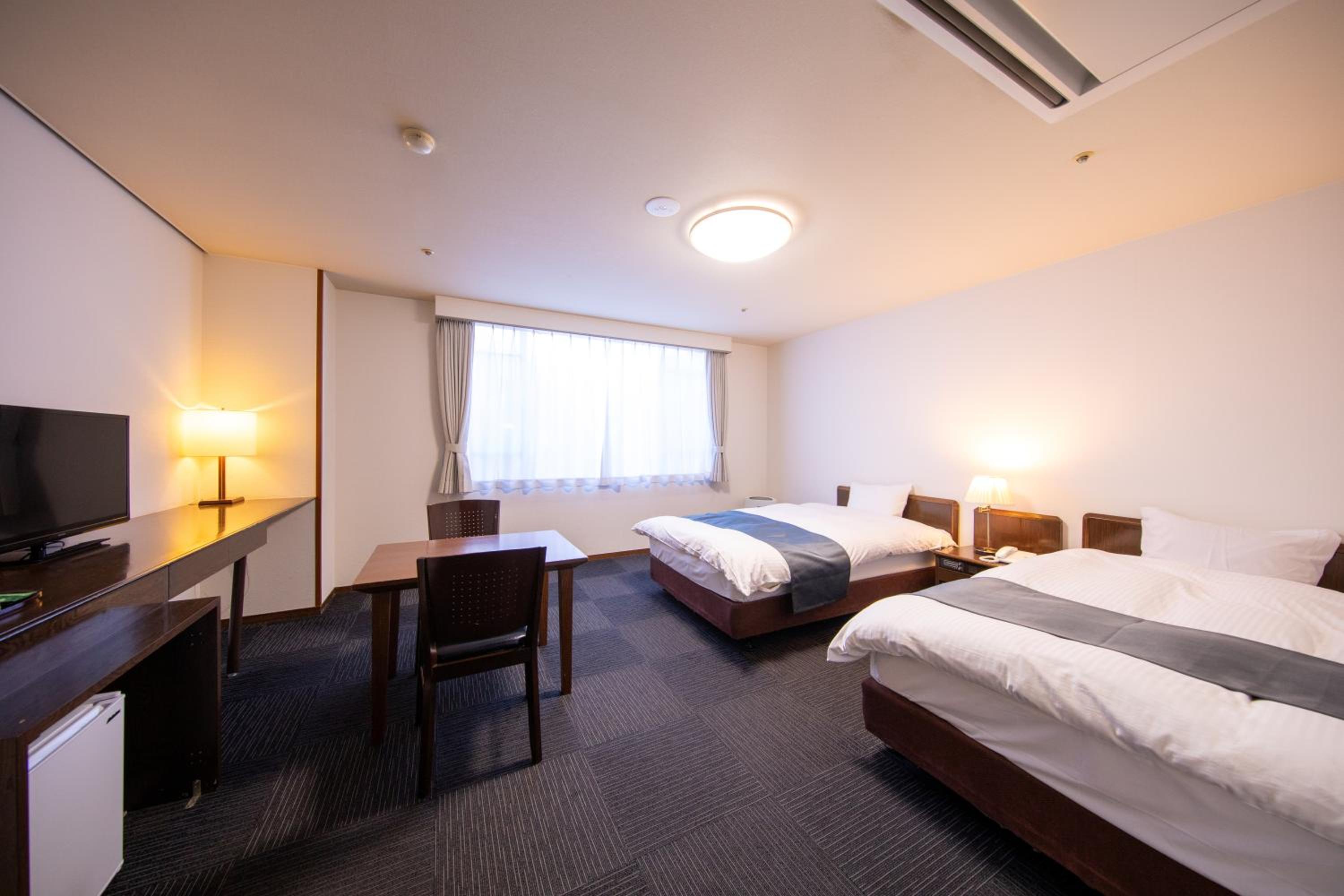 Room, Twin Beds, Mountain View