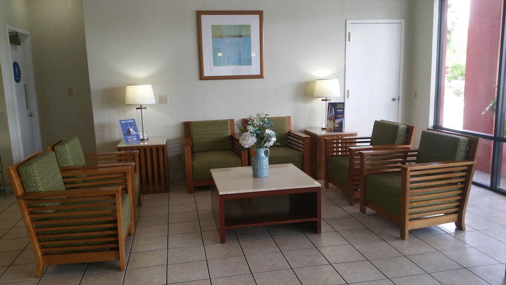 Days Inn By Wyndham Cocoa Cruiseport West At I-95/524 30/42