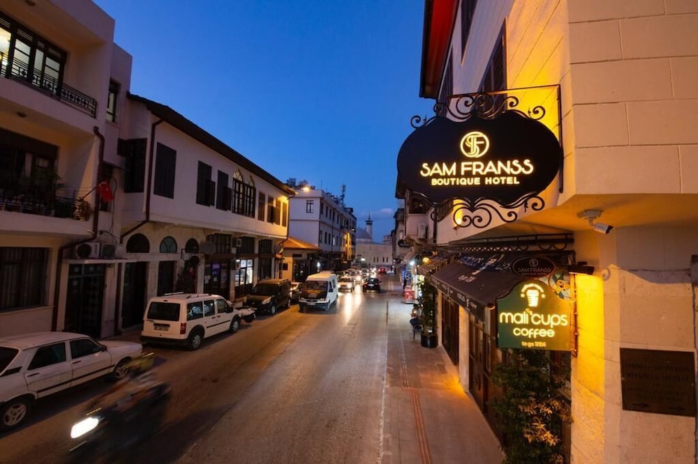 Sam Franss Boutique Hotel 18/22