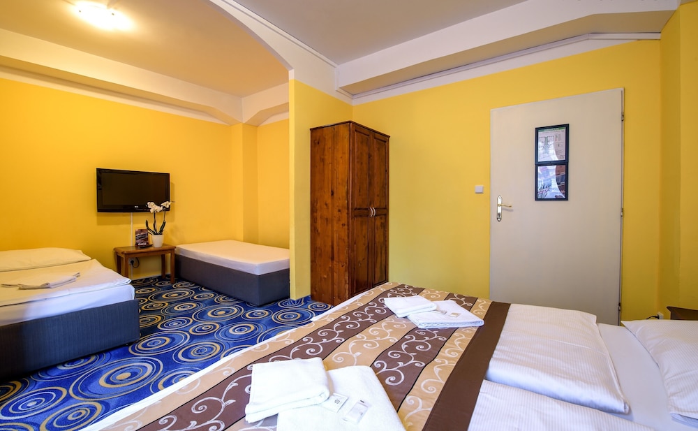 ROOM, TRIPLE