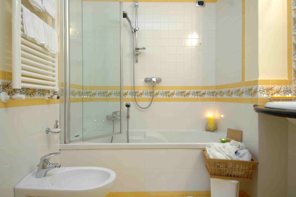 Hotel Villa Annalara 76/77