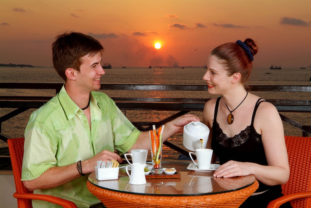 HULHULE ISLAND HOTEL 11/55