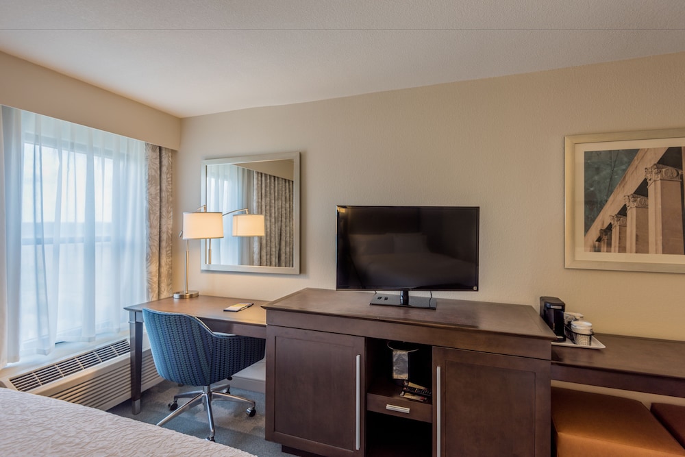 Hampton Inn & Suites Jackson Downtown-Coliseum 67/76
