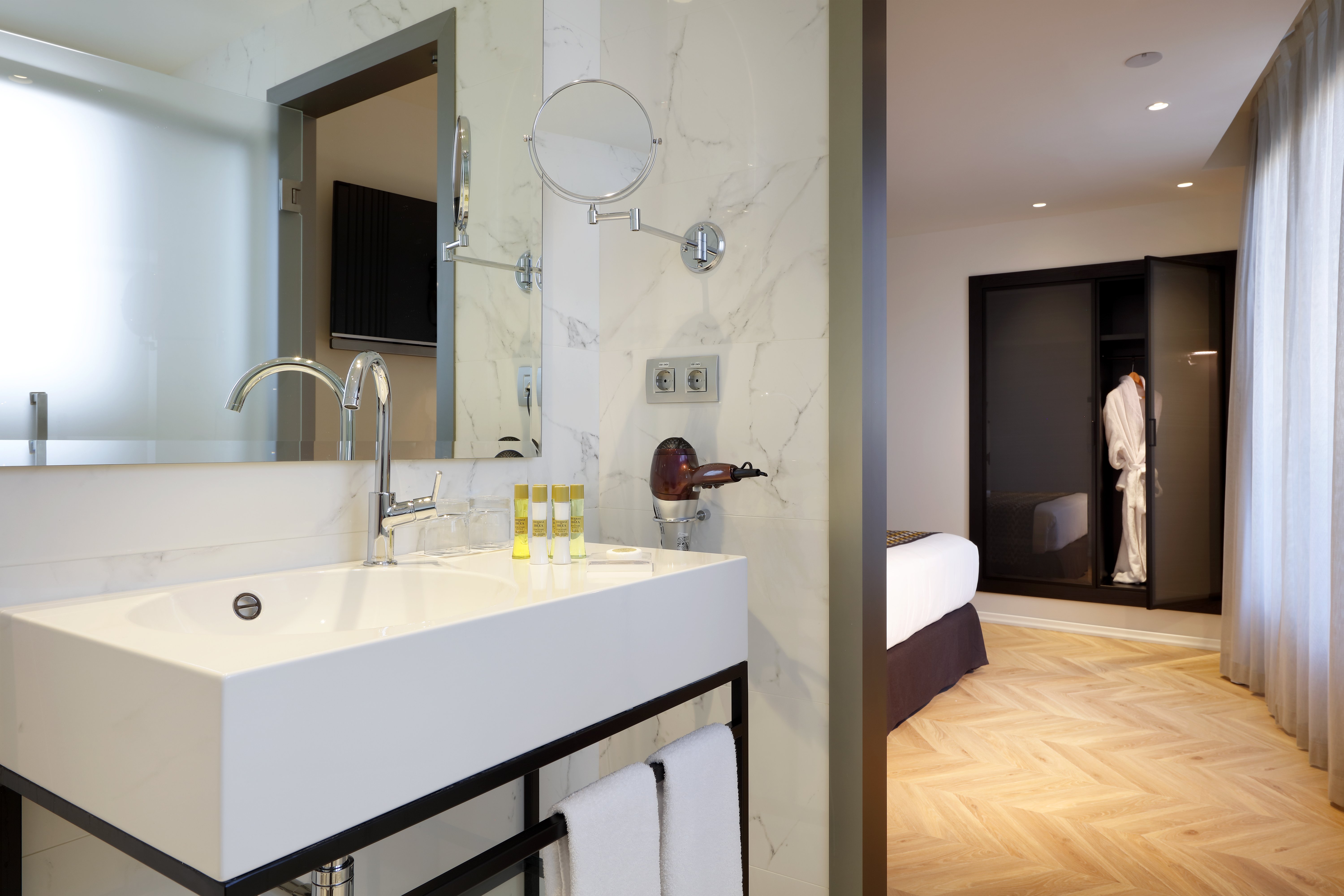 Eurostars Madrid Gran Via 13/84