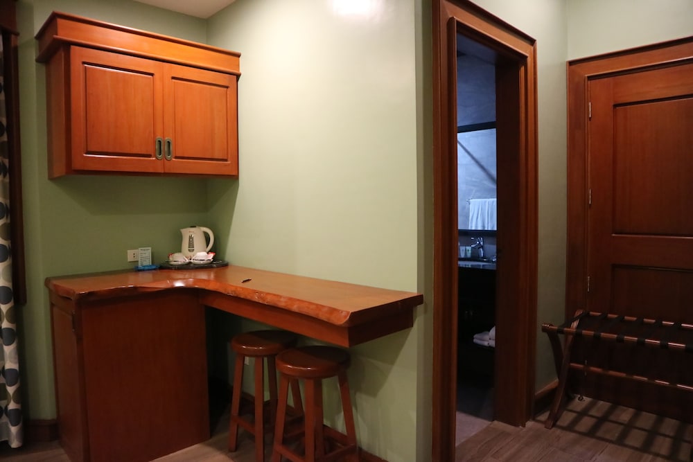 Paragon Hotel And Suites 43/50