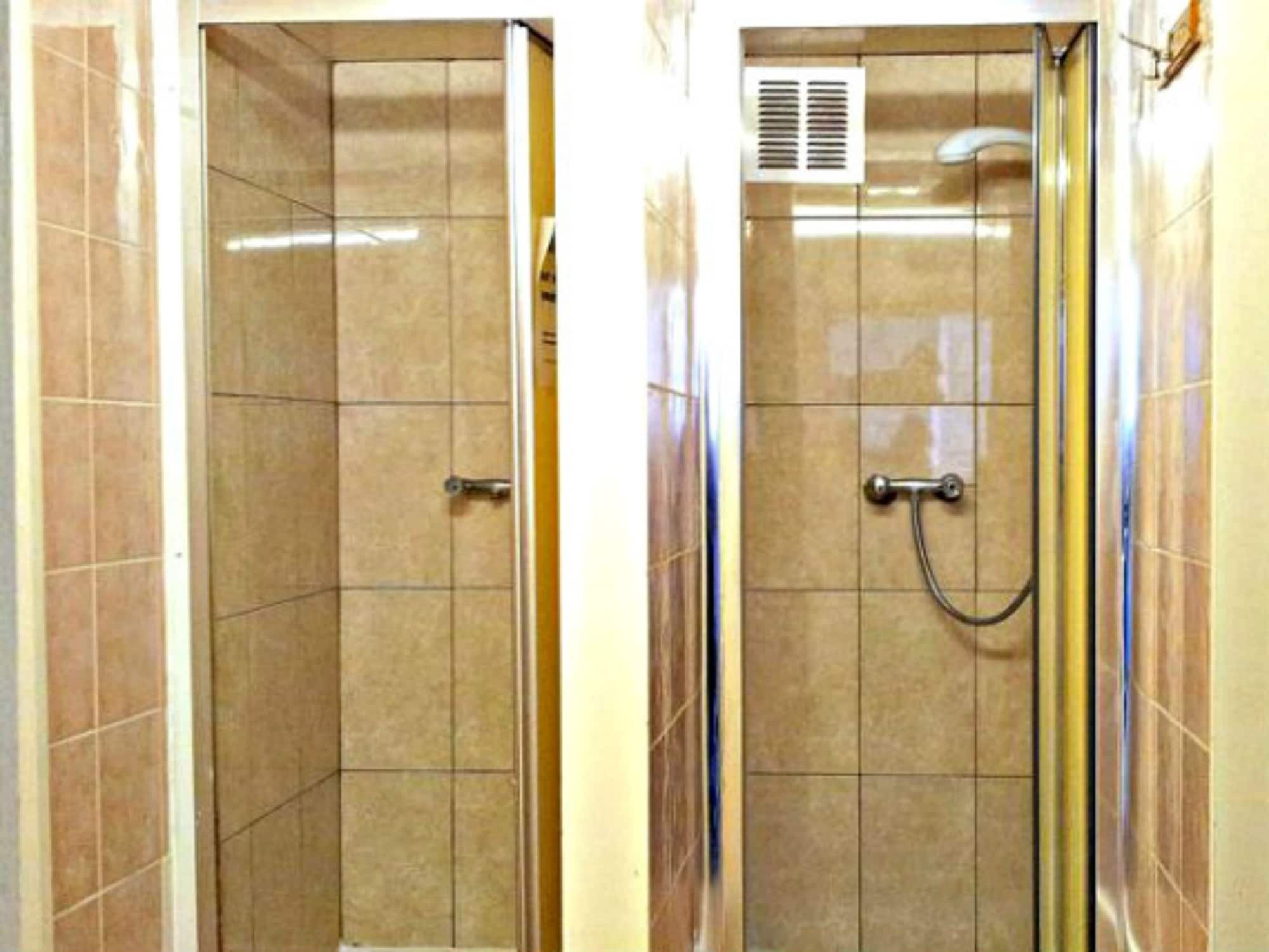 BASIC, DOUBLE BED, SHARED BATHROOM
