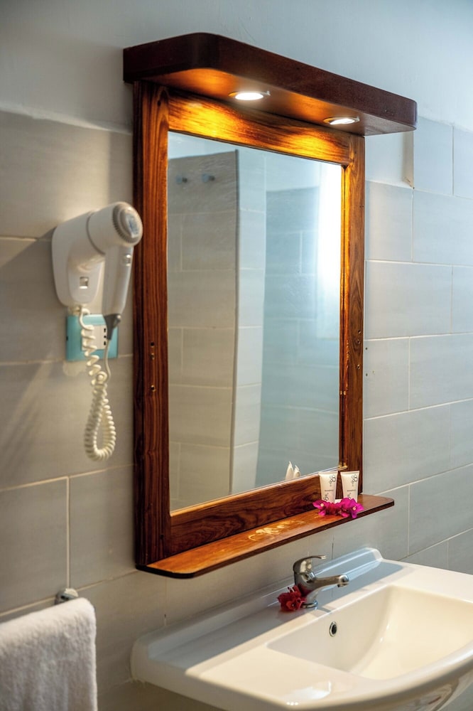 Blackstone Beach Resort 38/40