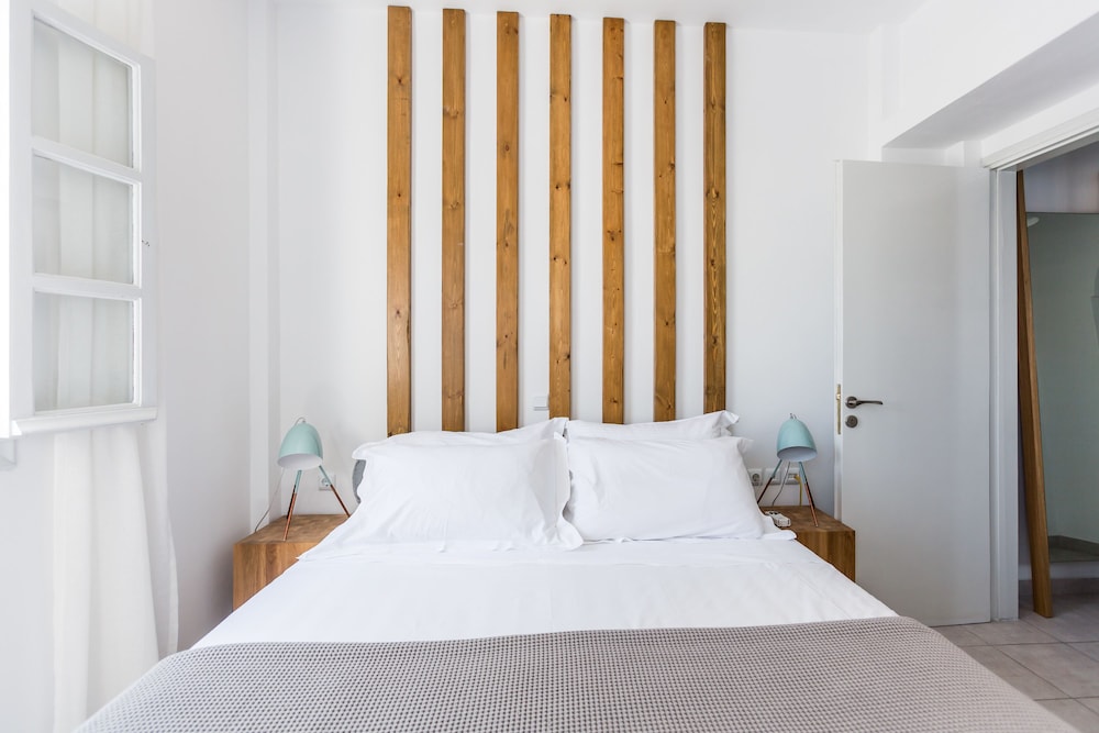 Fanouris Condo 12/22