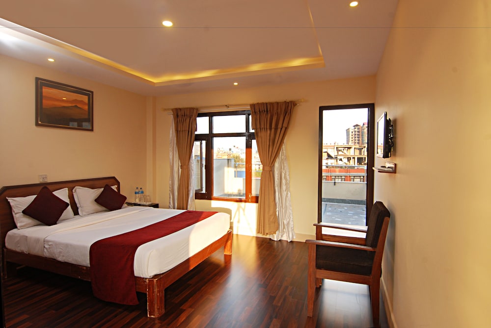 DELUXE, DOUBLE OR TWIN BED