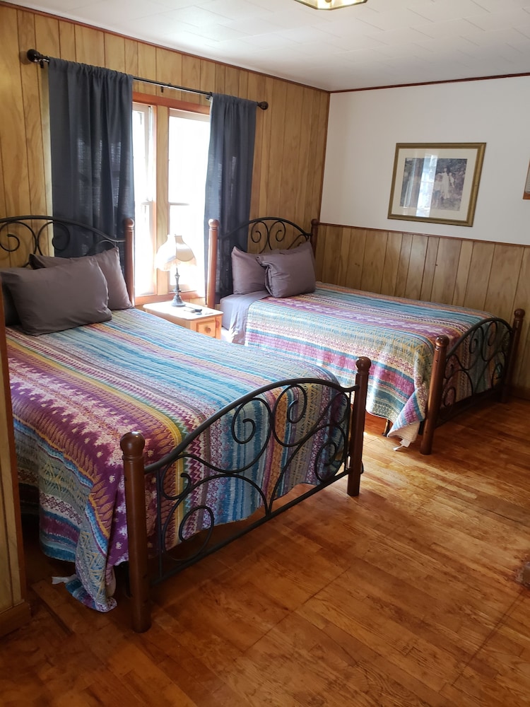 Marshall's Creek Rest Motel 31/71