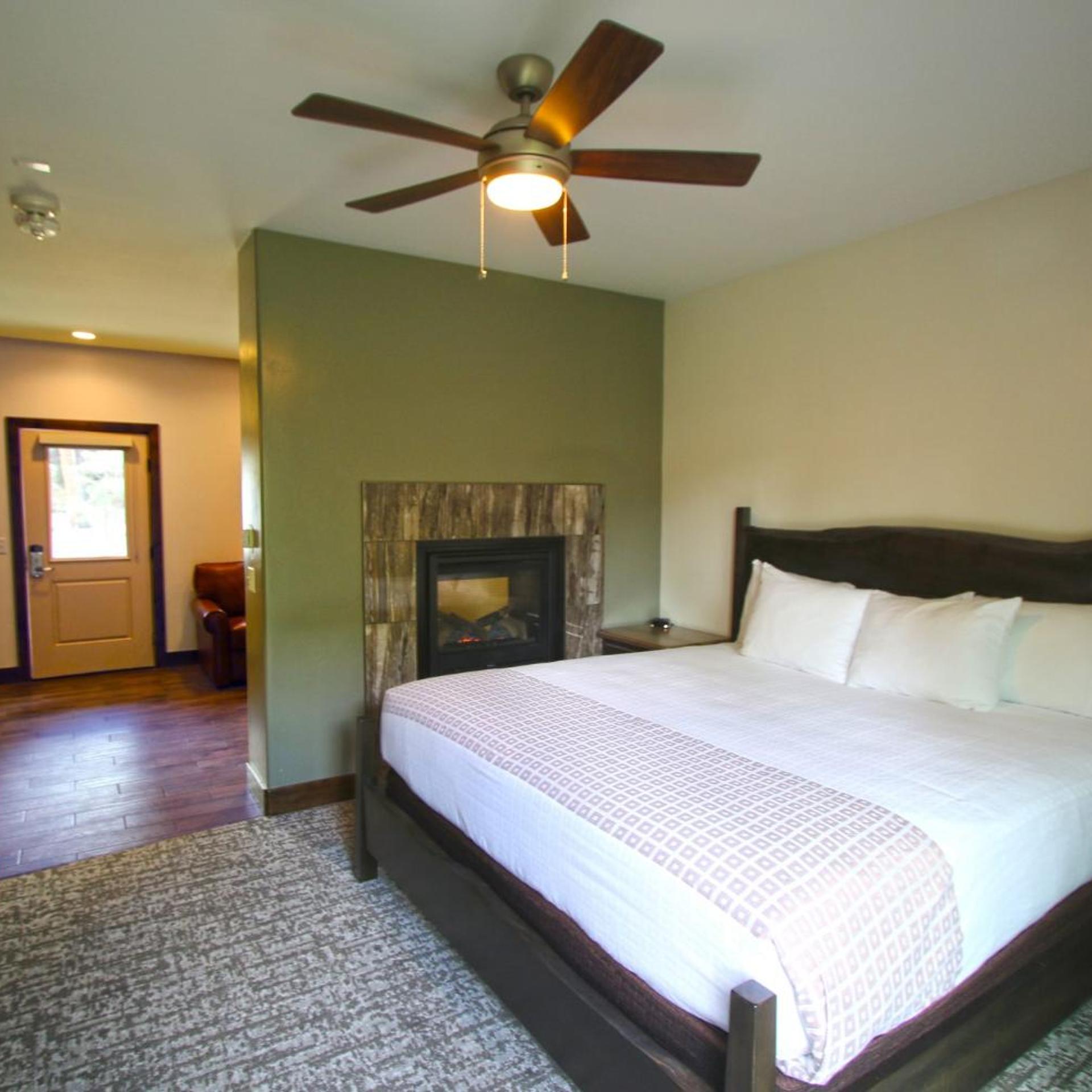 Deluxe, King Bed