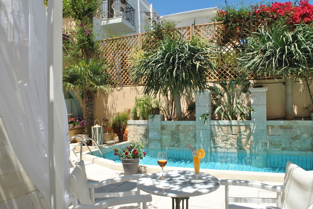 Mythos Suites Hotel 12/68