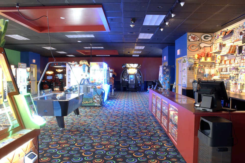 Adventureland Inn 26/27