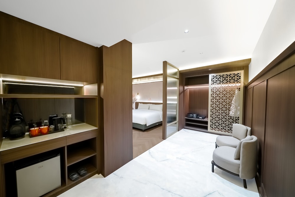 Hotel Neo Plus Airport Jakarta 9/22
