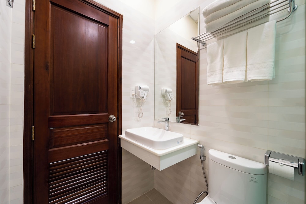 غرفة فاخرة ثلاثية بسرير كوين وسرير فردي بإطلالة على المدينة، Sai Gon Park Hotel 4/4