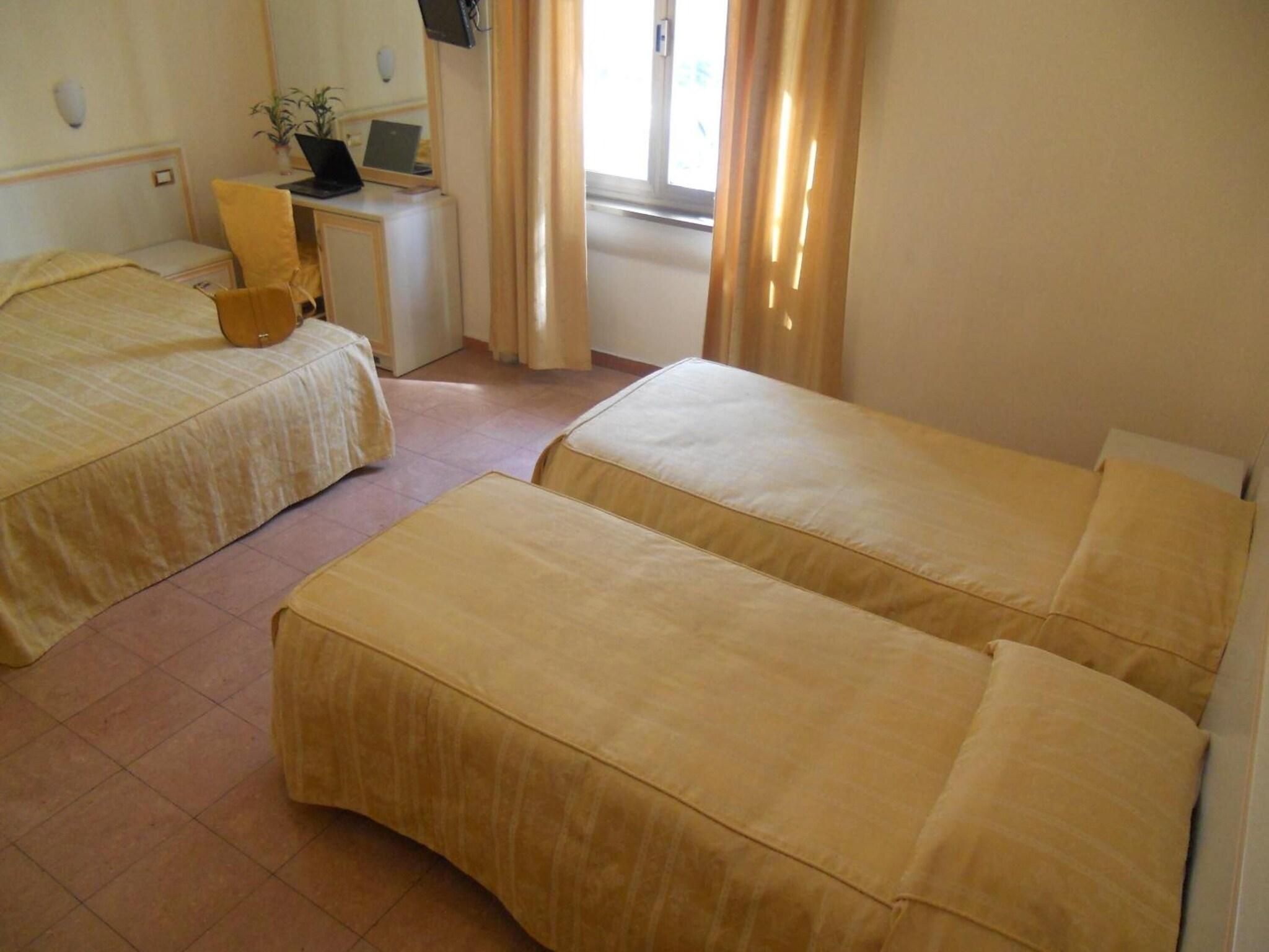 Room, Quadruple, 3 Beds