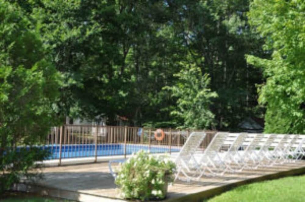 2 River Road Inn & Cottages 39/50