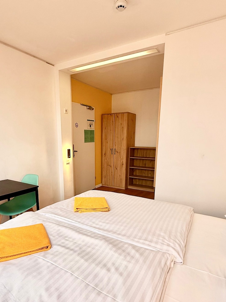 A T Holiday Hostel Wien 29/77