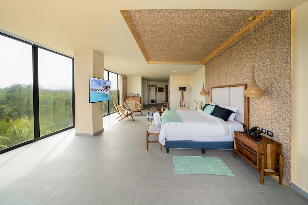 PANORAMIC, SUITE, OCEAN FRONT