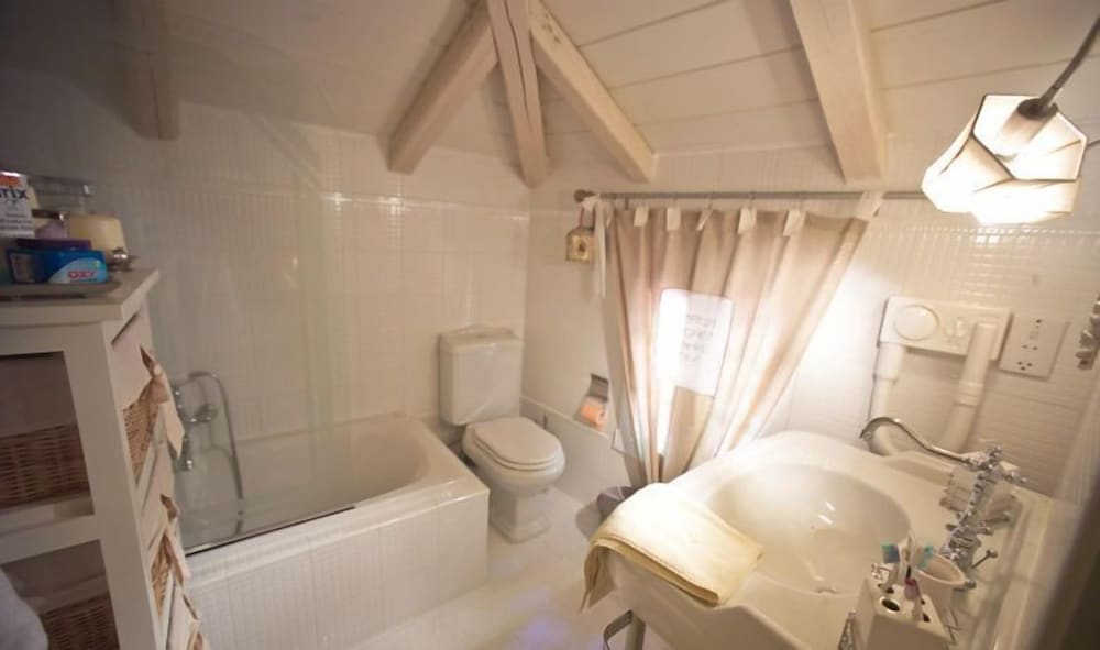 Anerada Inn Boutique Hotel 39/42