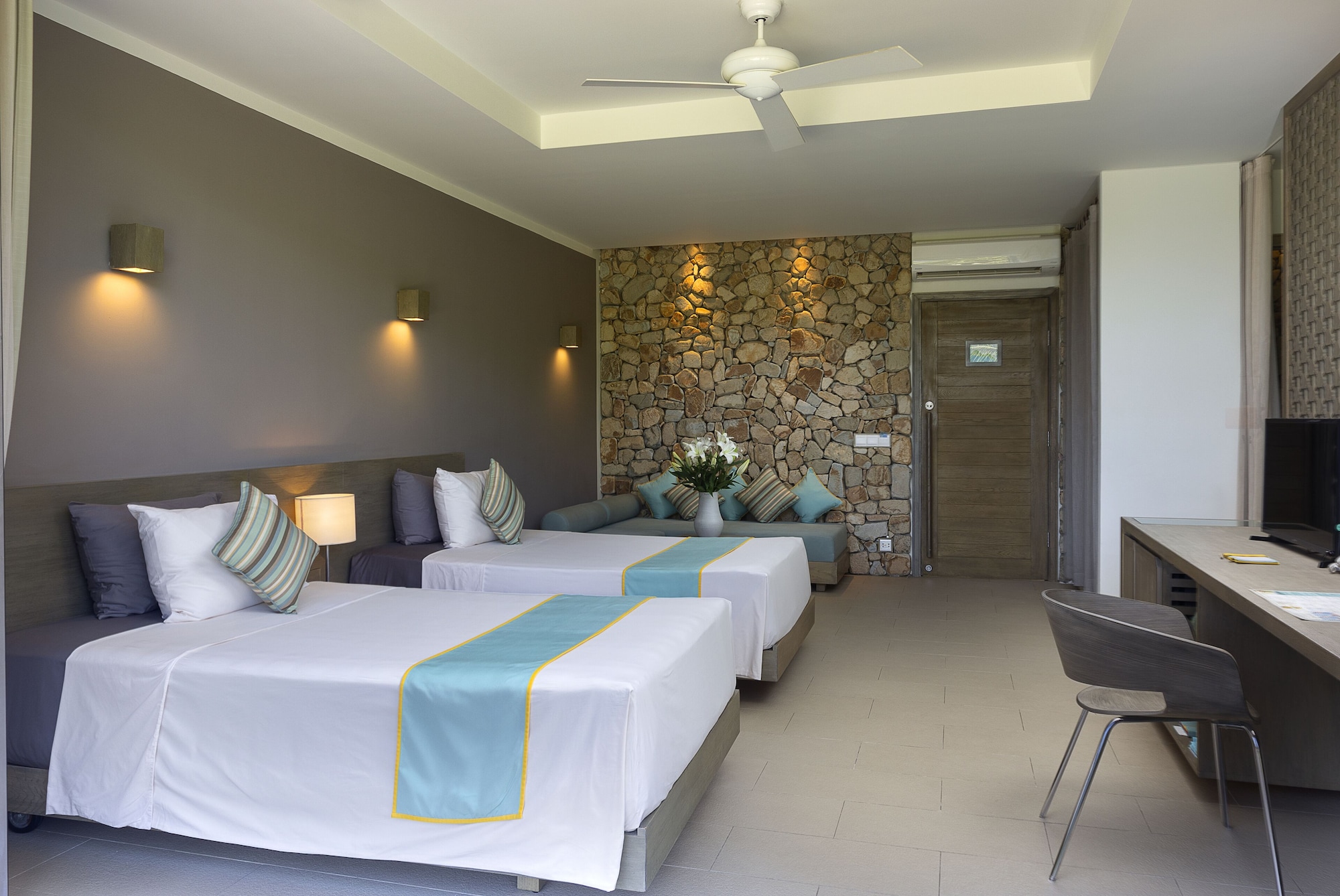 1 BEDROOM, TWIN BEDS, OCEAN VIEW