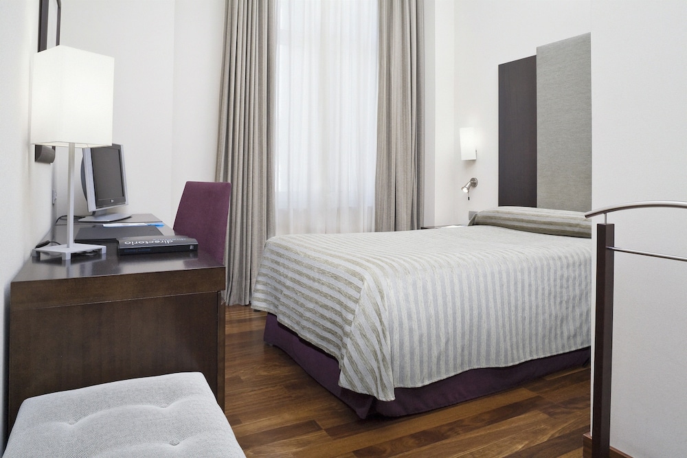 Hotel Urh Palacio de Oriol Formerly Nh Palacio de Oriol 8/48