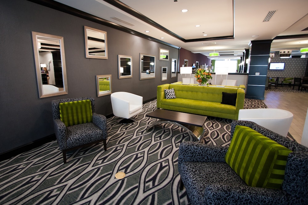 Holiday Inn Express Hotel And Suites Charleston Arpt Conv Ctr Area 39/67
