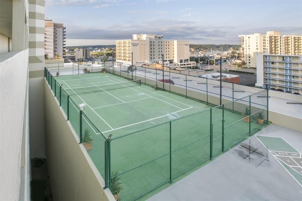 Beach Quarters Resort 24/50