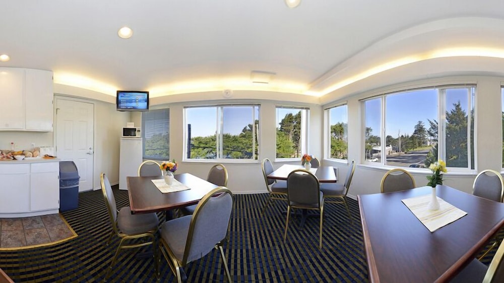 Travelodge By Wyndham Depoe Bay 37/50