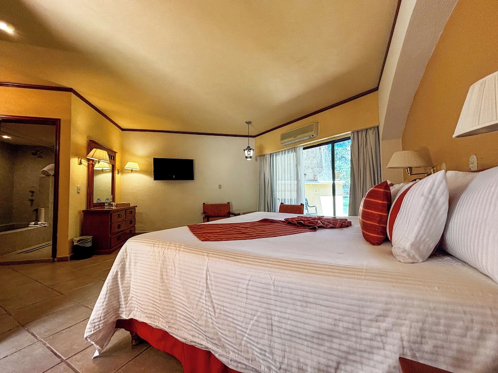 JUNIOR SUITE, KING BED