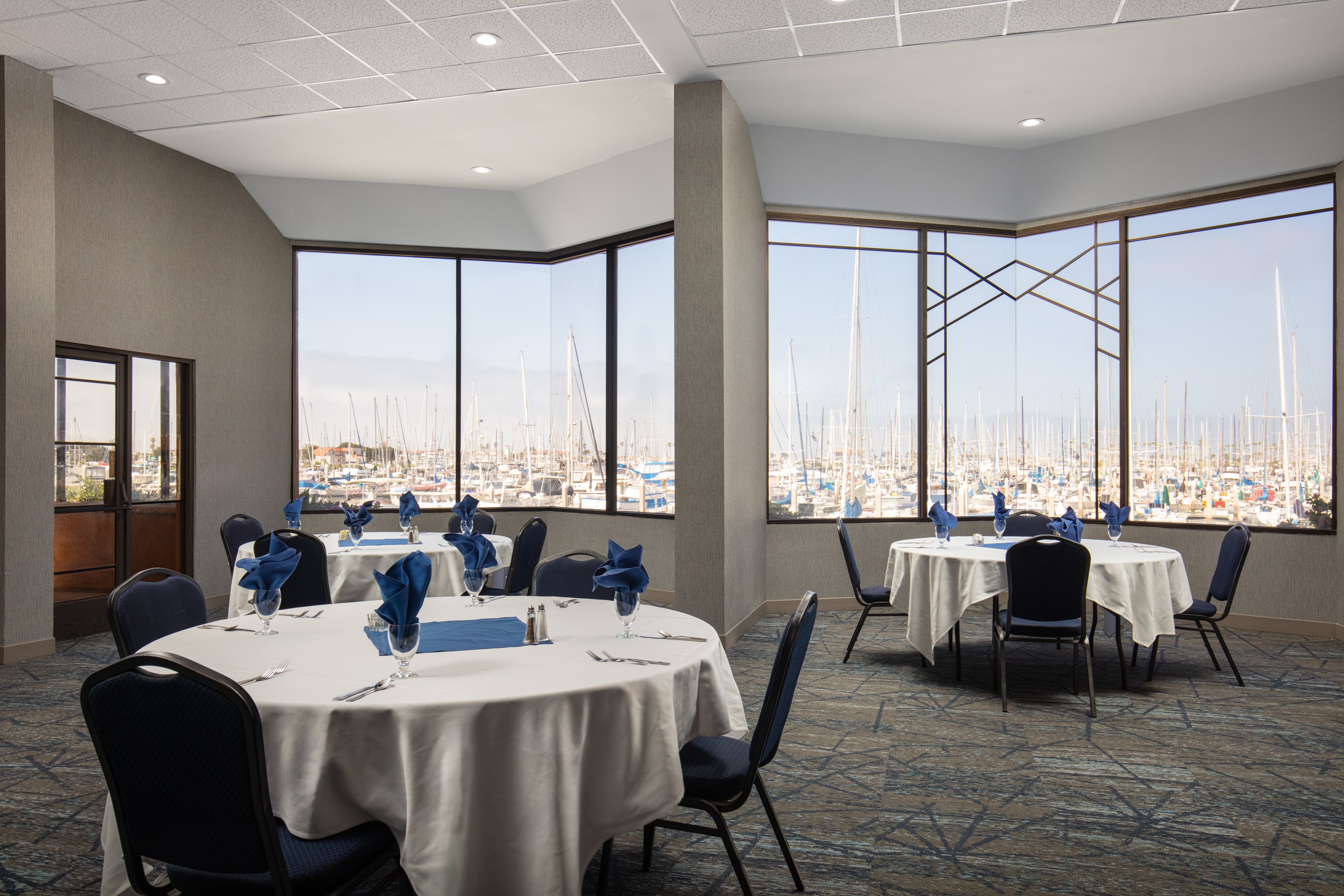 Holiday Inn Express Hotel Suites Ventura Harbor 43/69