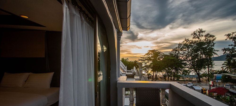 Harrys Steakhouse & Beach Hotel 45/50