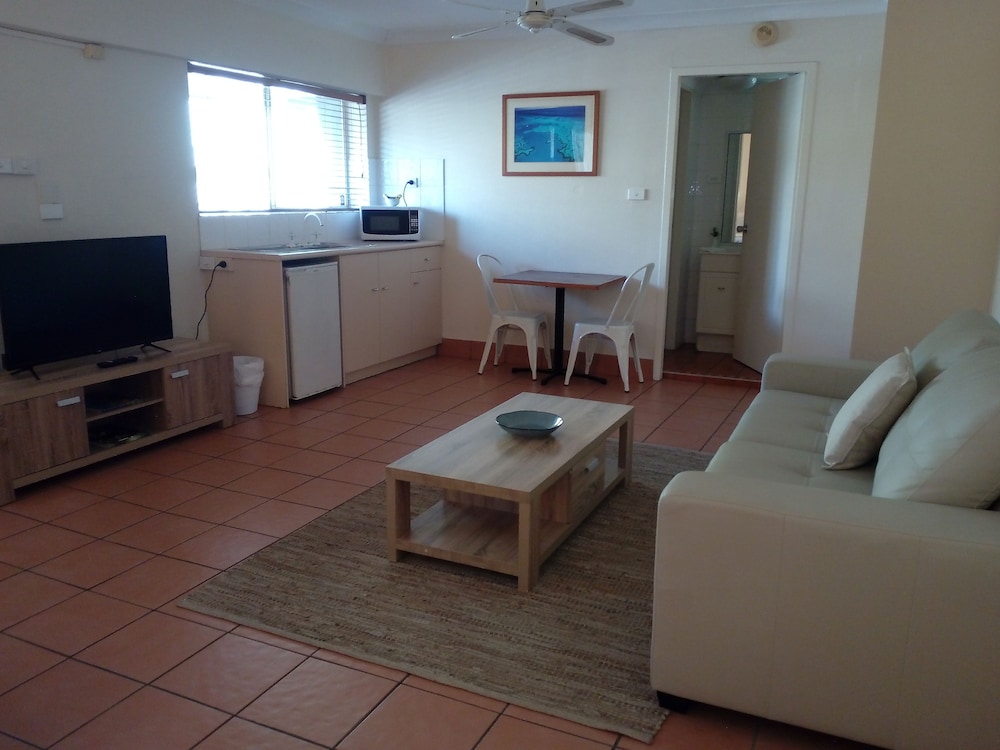 Lake Central Cairns 48/60