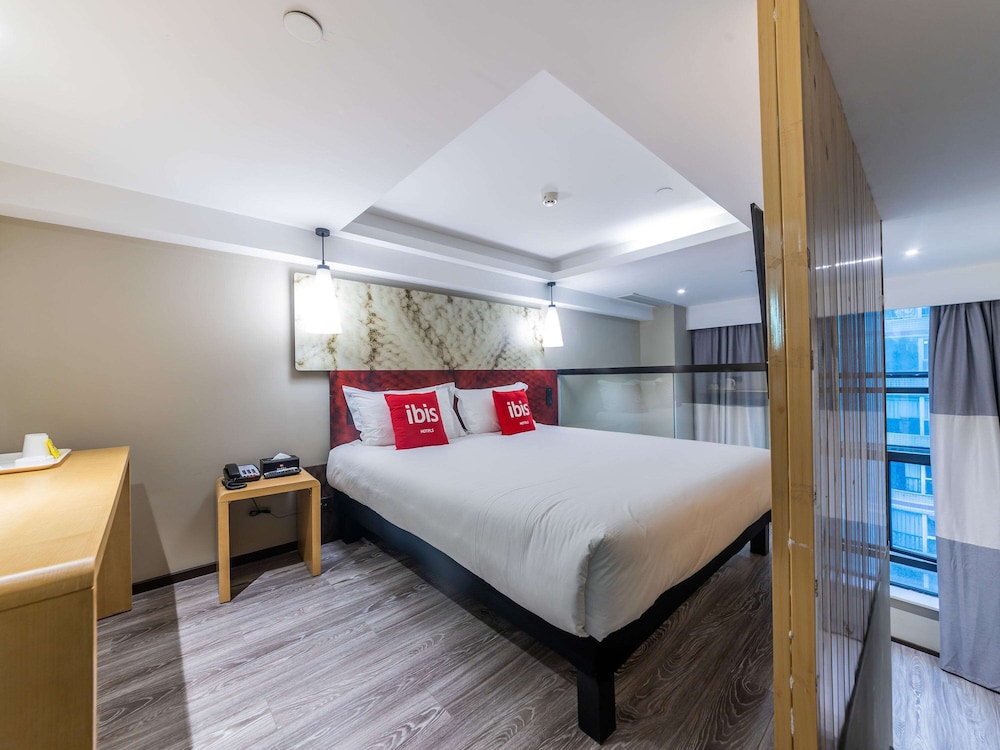 Ibis Chongqing Jiefangbei Pedestrian Street Hotel 13/35