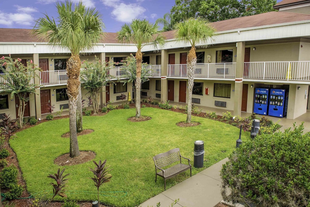 Hotel South Tampa and Suites 5/35