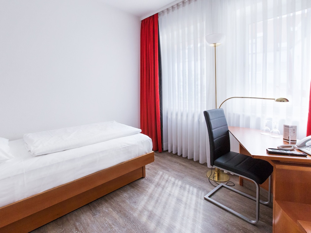 Dormero Hotel Dresden Airport Formerly Airport Hotel Dresden 26/52