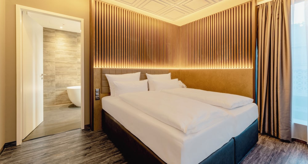 PRESIDENTIAL, SUITE